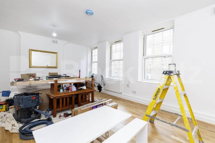 Newly refurbished three double bedroom two bathroom flat mins to Euston. Cranleigh Street, Camden